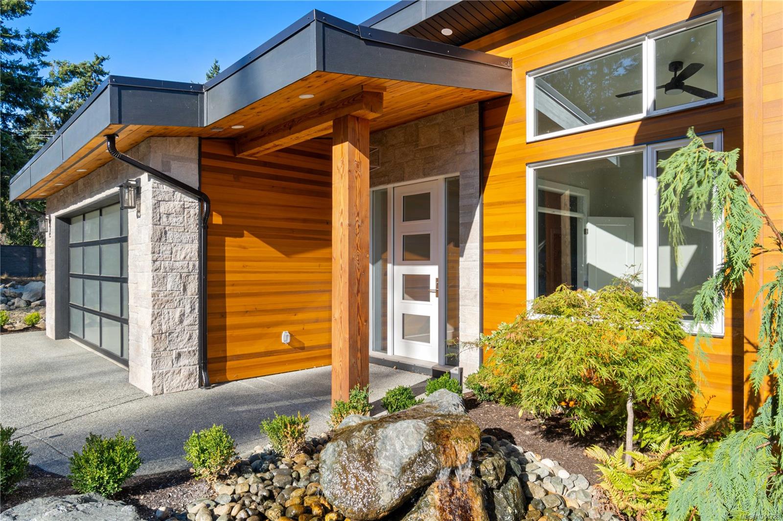 1017 Coral Pl, French Creek, BC V9P 2E1