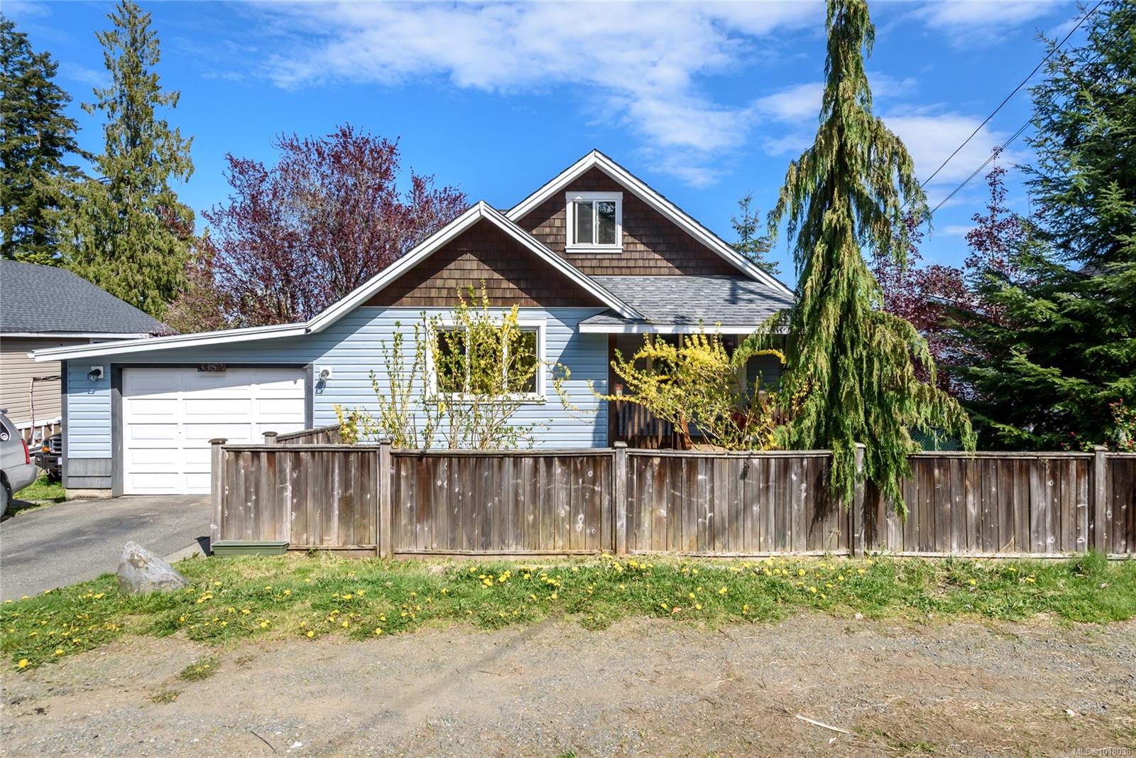 3352 Second St, Cumberland, BC V0R 1S0