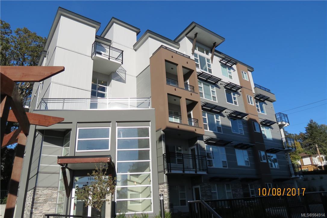 1018 Inverness Rd Apt 101, Saanich, BC V8X 2S1