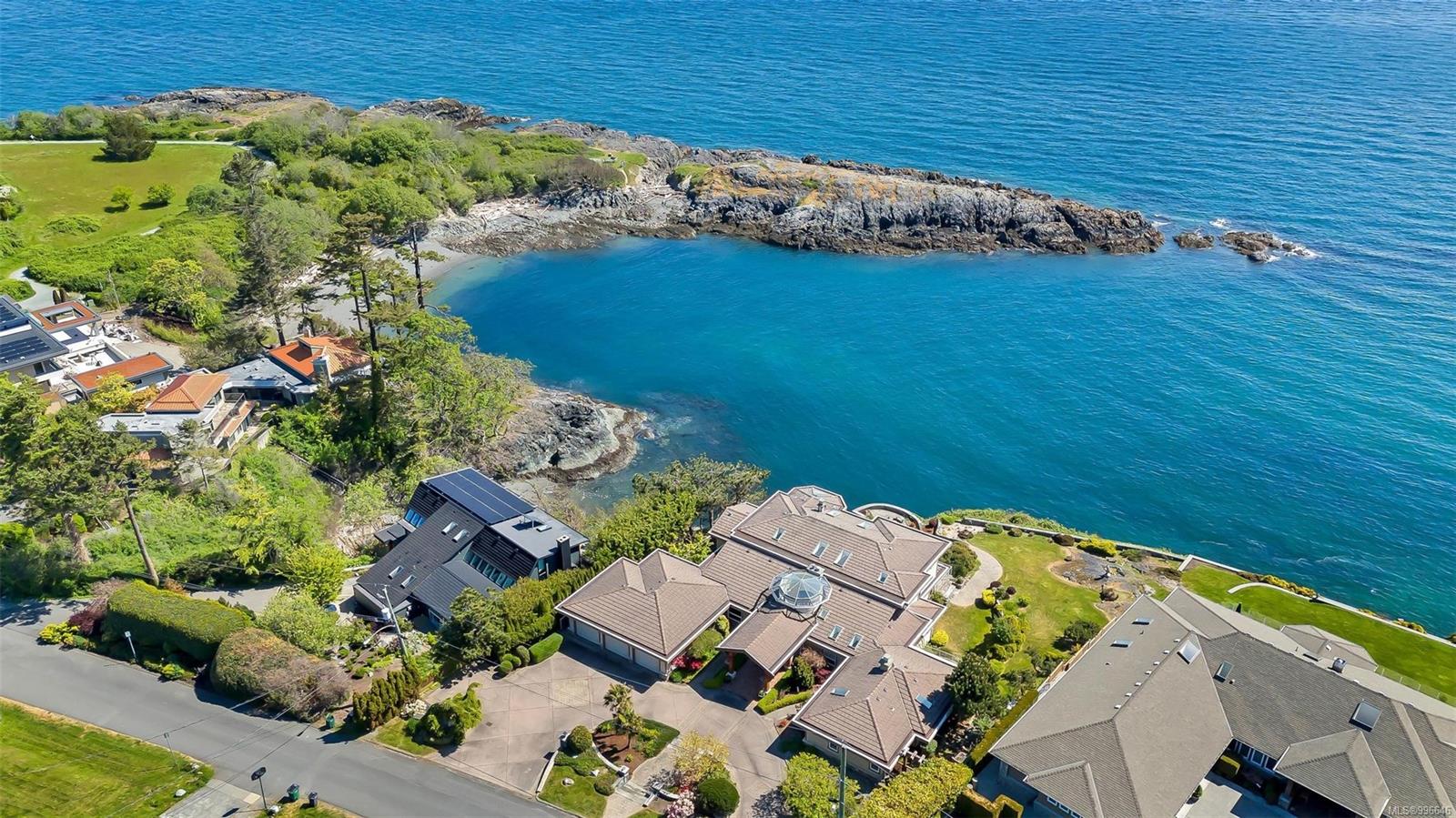4461 Shore Way, Saanich, BC V8N 3V1
