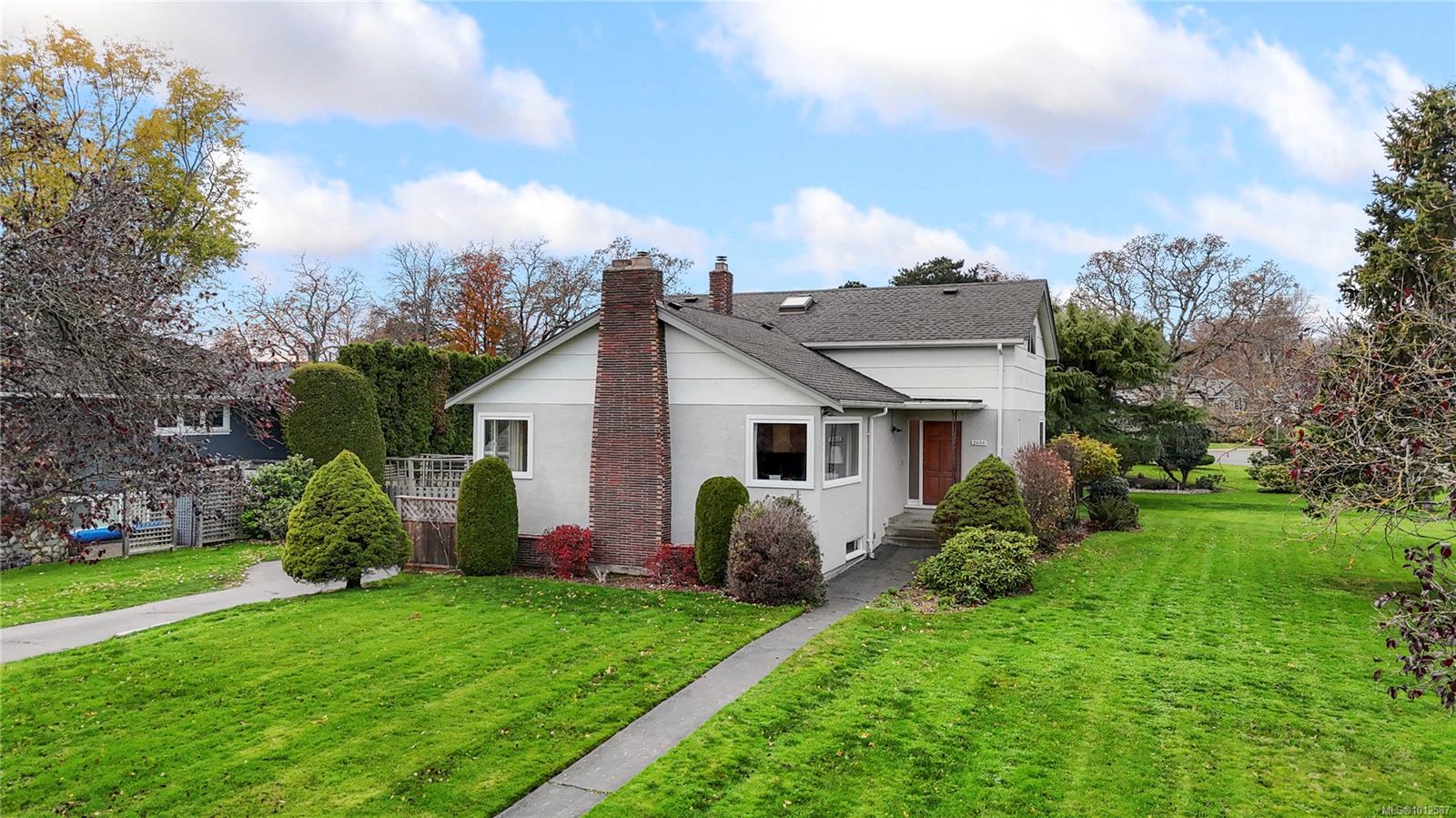 2830 Dunlevy St, Oak Bay, BC V8R 5Z5