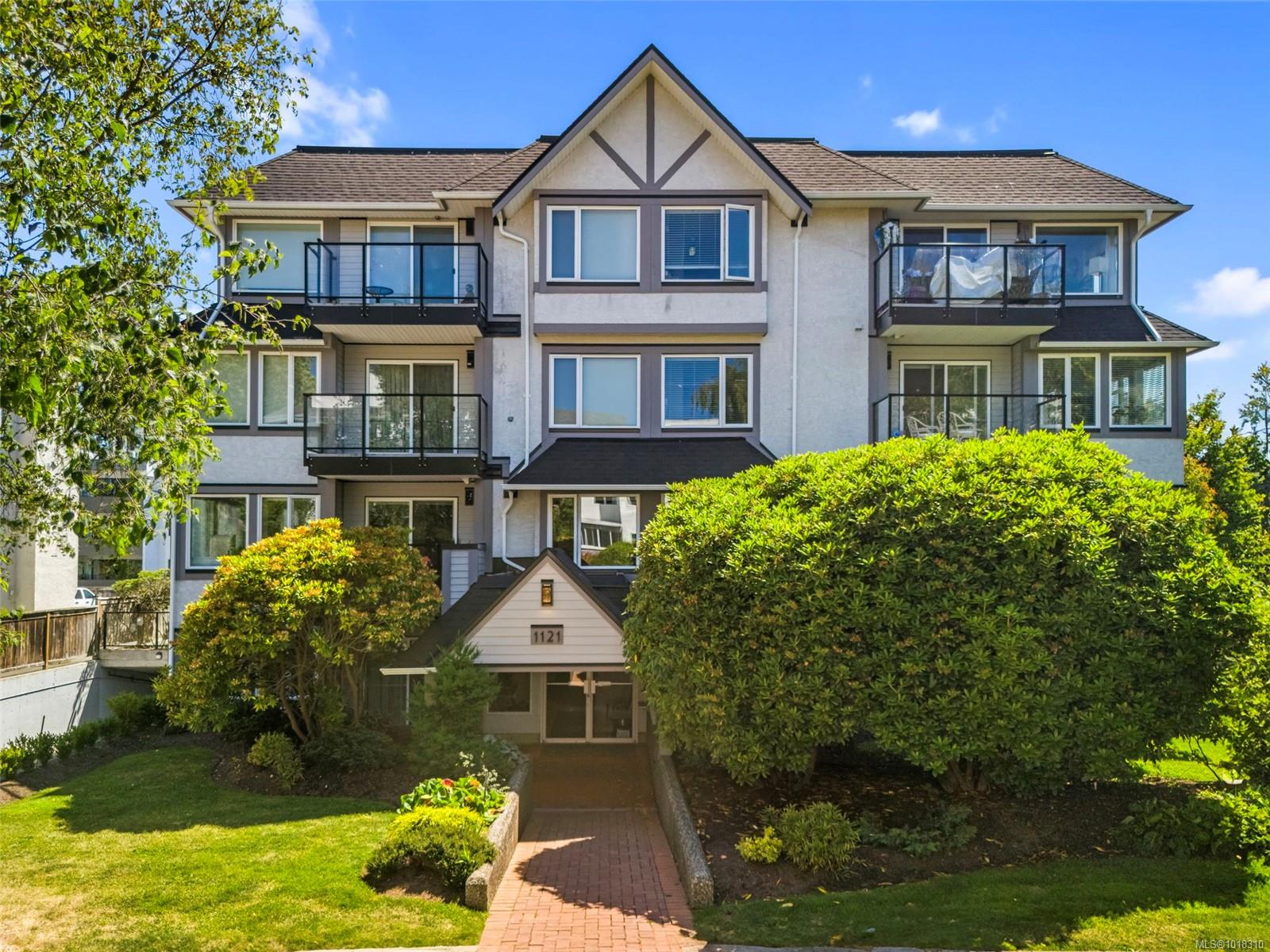 1121 Oscar St Apt 402, Victoria, BC V8V 2X3