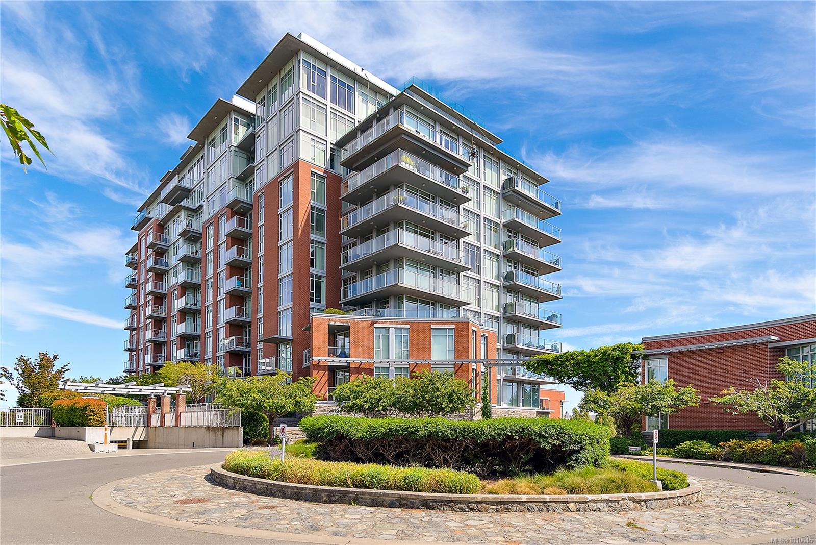 100 Saghalie Rd Apt 205, Victoria, BC V9A 0A1