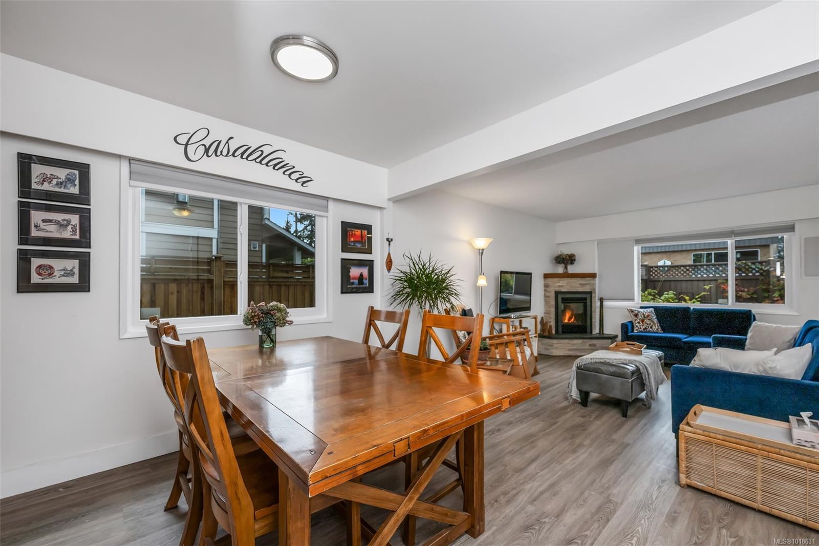 618 Kelly Rd Apt A, Victoria, BC V9B 2A5