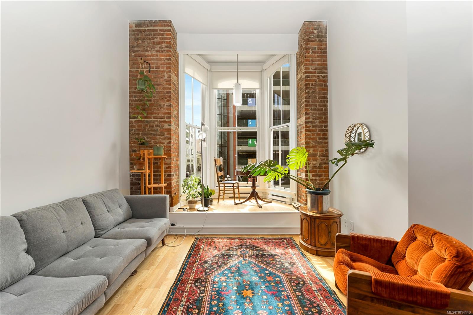 562 Yates St Apt 203, Victoria, BC V8W 1K8
