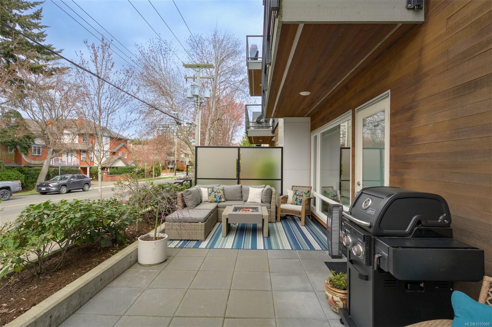 300 Michigan St Apt 102, Victoria, BC V8V 1R5