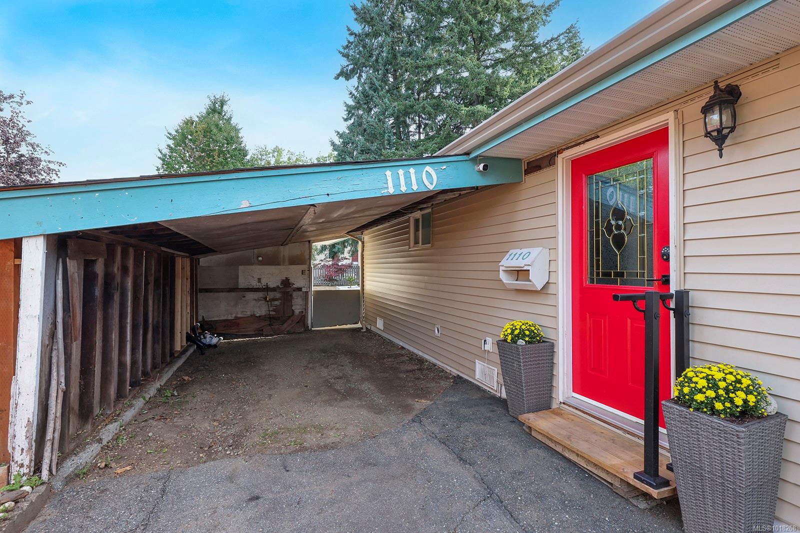 1110 Urquhart Ave, Courtenay, BC V9N 3K5