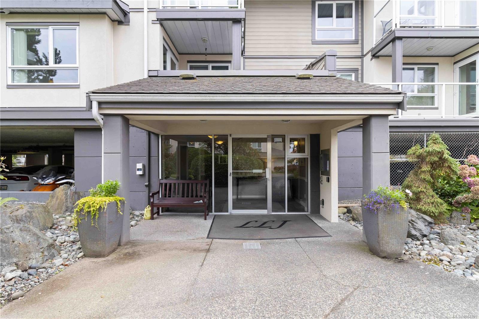 2245 James White Blvd Apt 317, Sidney, BC V8L 1Z5