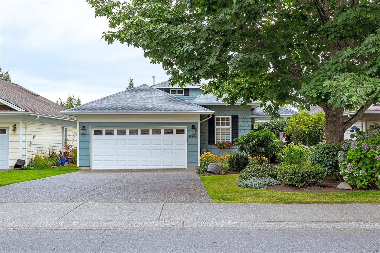 8007 Simpson Rd, Central Saanich, BC V8M 2H3