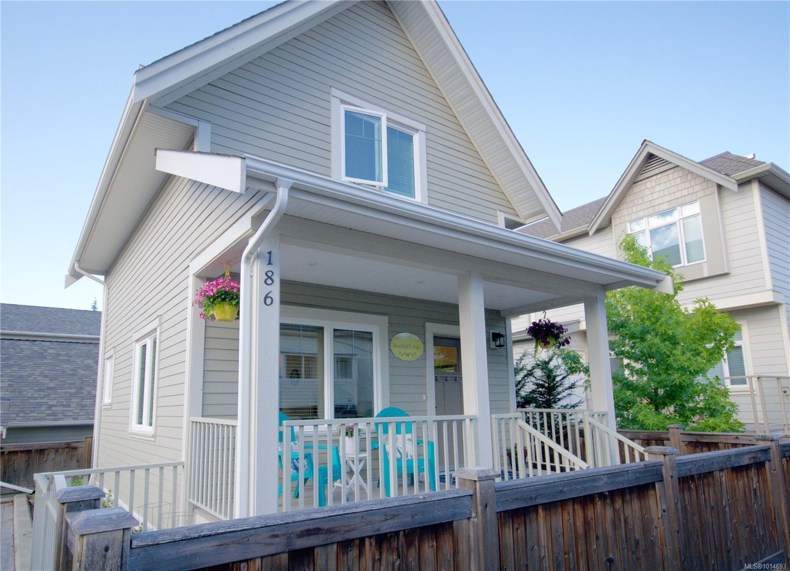 186 First Ave W, Qualicum Beach, BC V9K 1H1