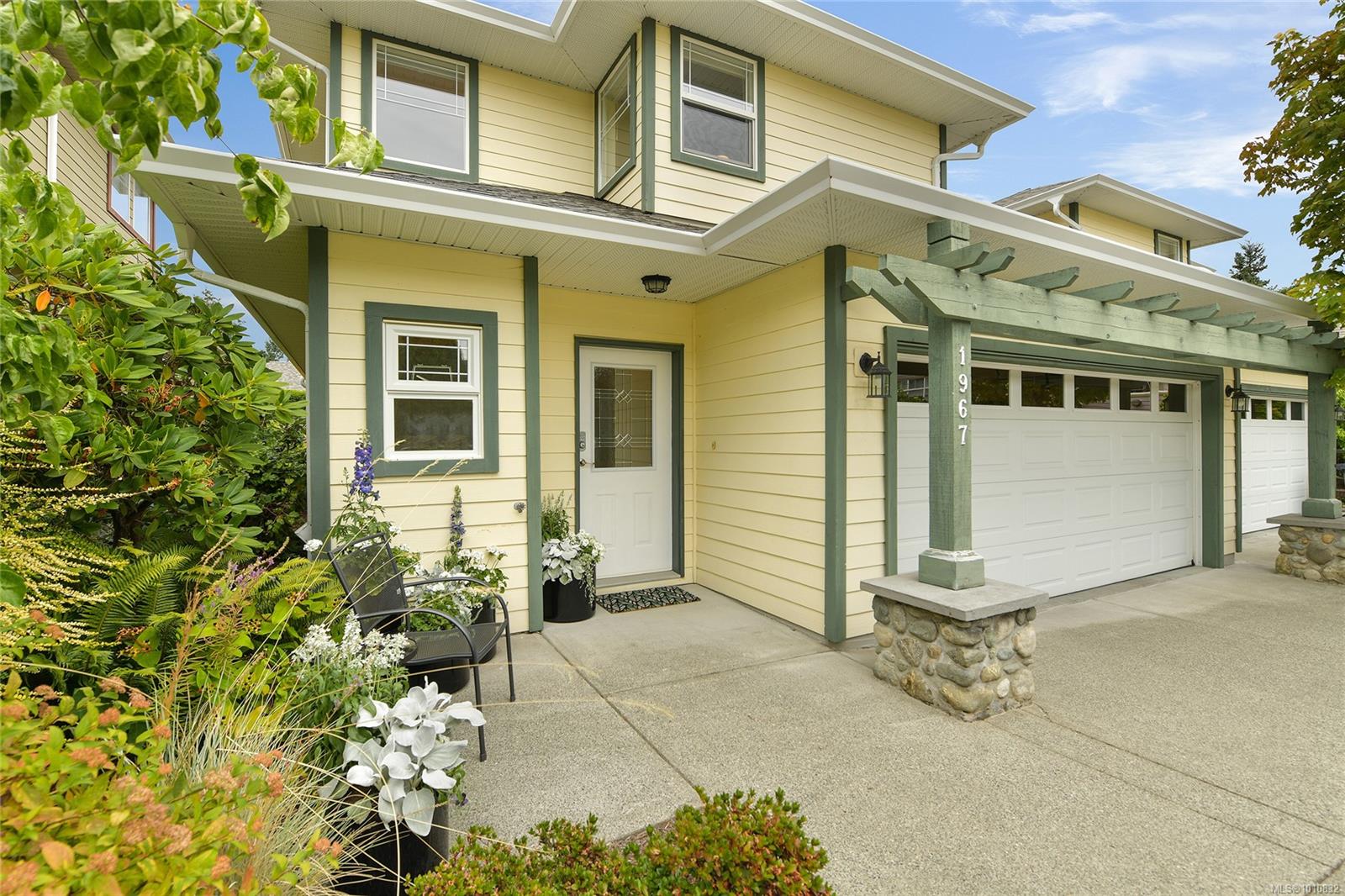1967 Polo Park Crt, Central Saanich, BC V8M 2K1