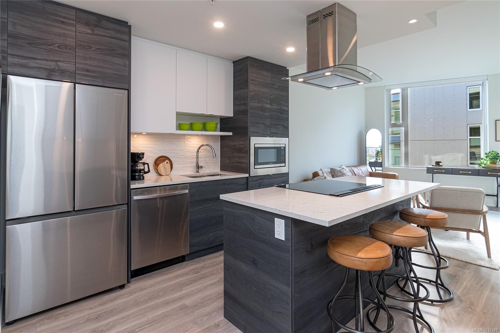 1628 Store St Apt 816, Victoria, BC V8W 0H1