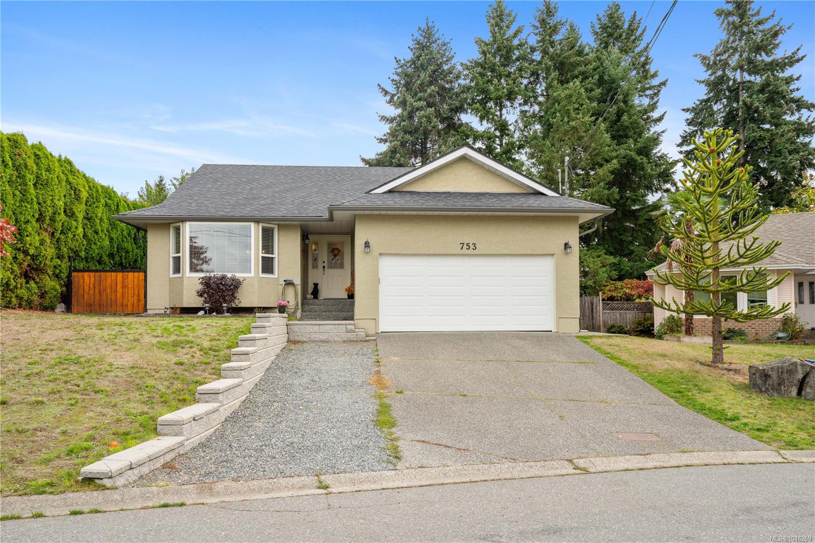 753 De Frane Crt, Ladysmith, BC V9G 1P1