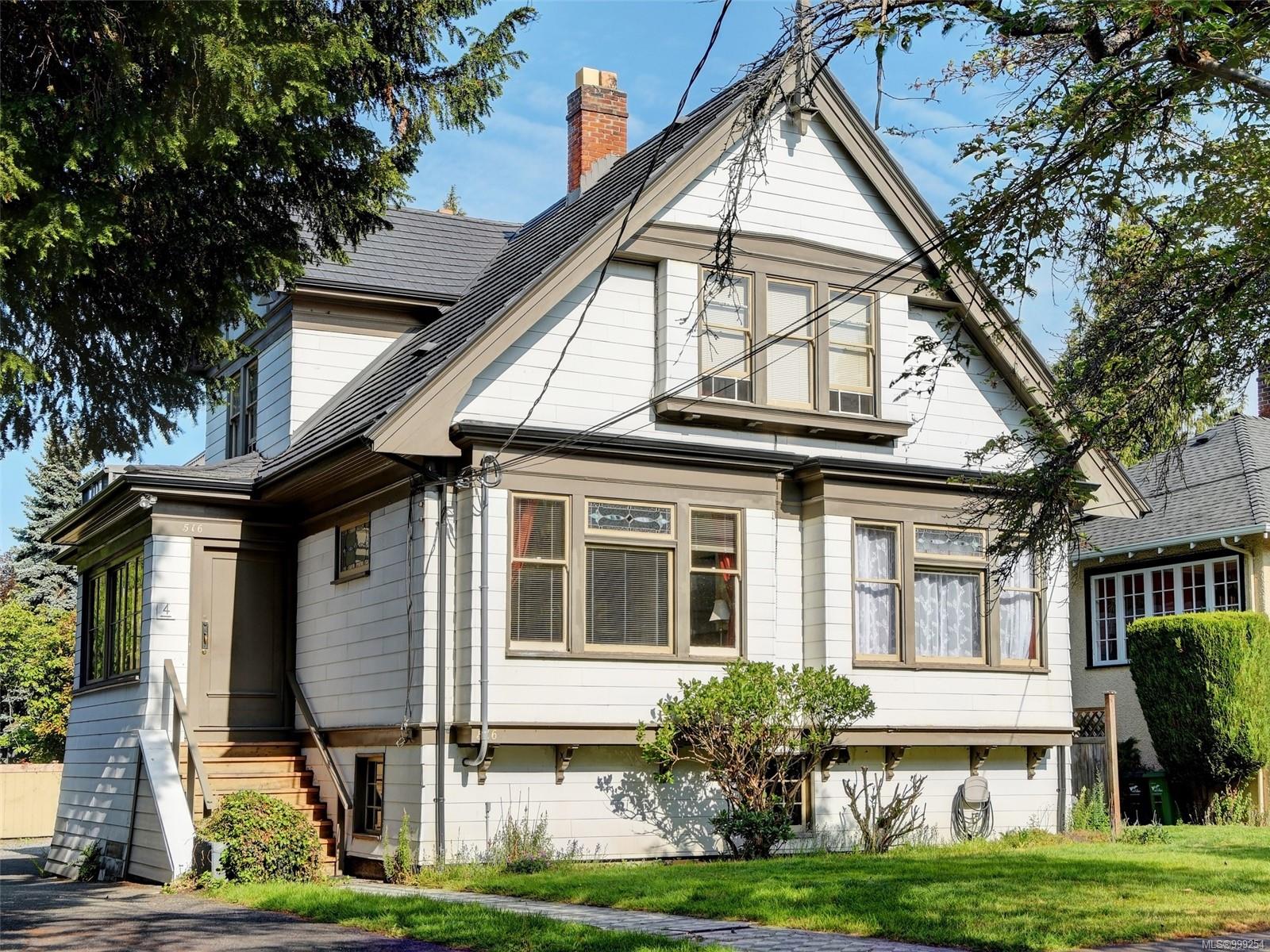 516 Suit St, Victoria, BC V8V 4C4