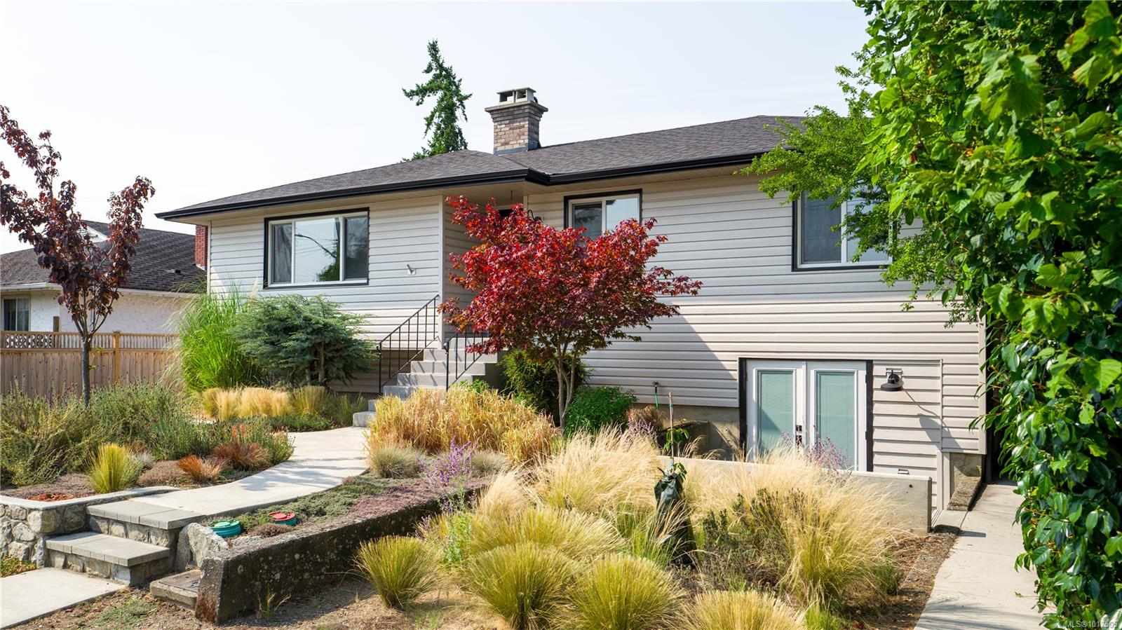 2720 Foul Bay Rd, Saanich, BC V8R 5B6