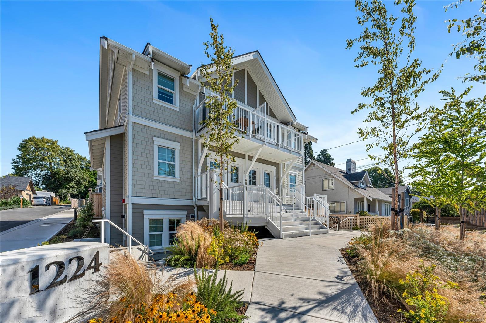 1224 Richardson St Apt A, Victoria, BC V8V 3E1