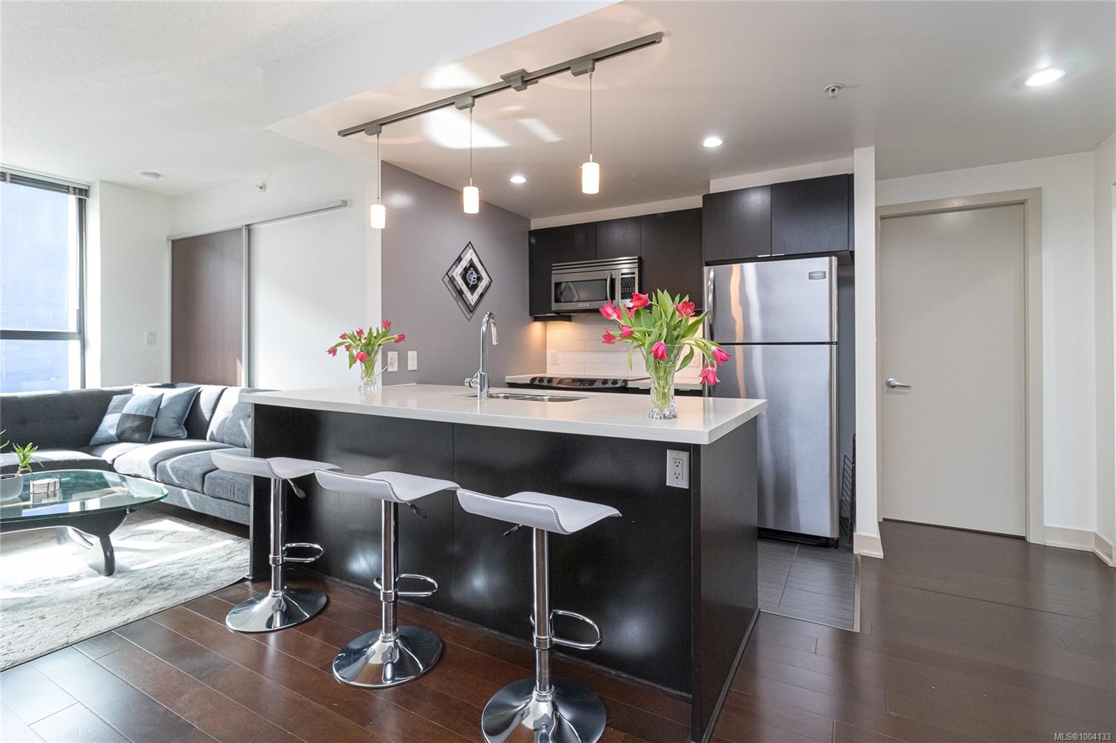 760 Johnson St Apt 204, Victoria, BC V8W 0A4