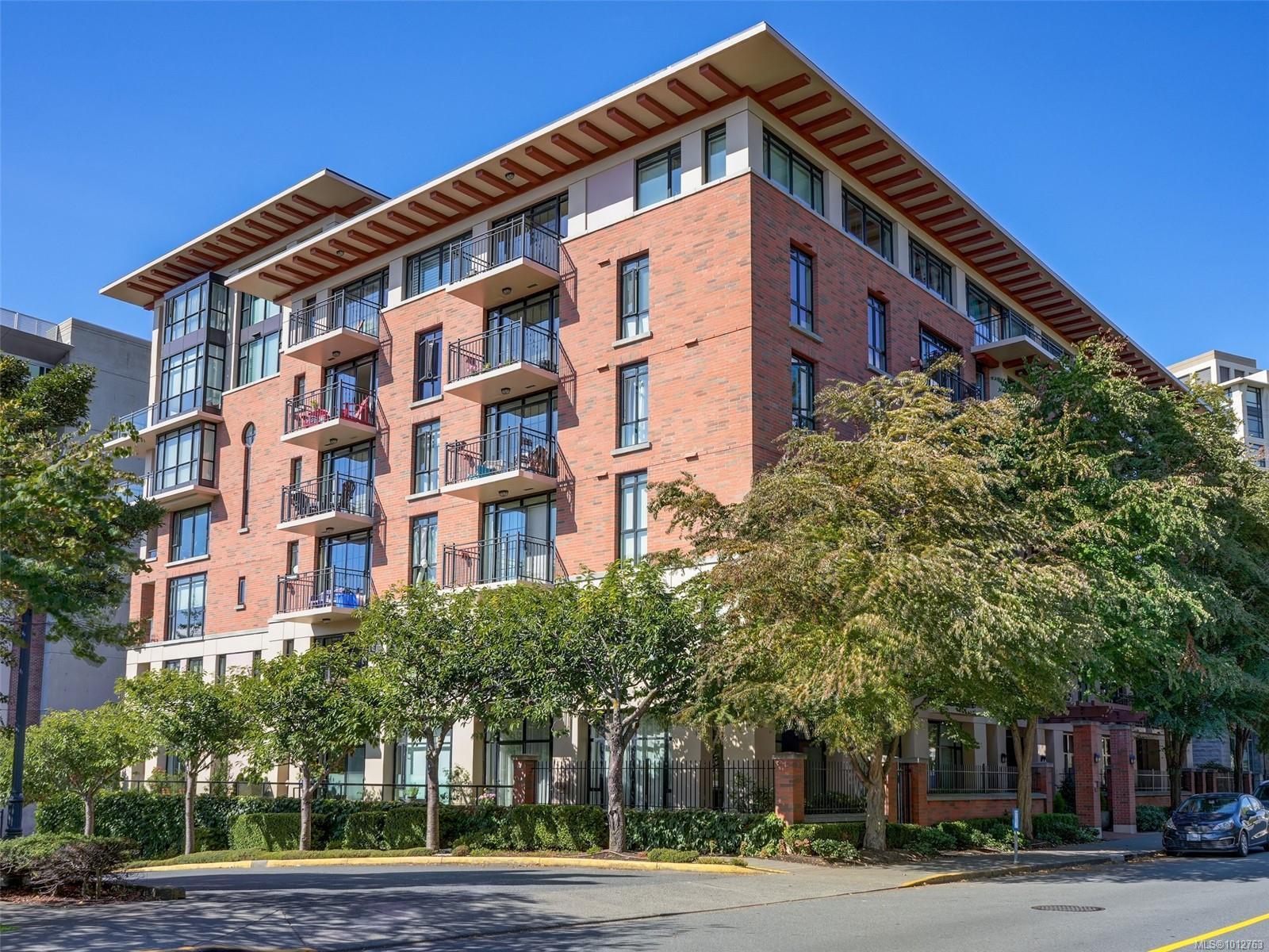 827 Fairfield Rd Apt 402, Victoria, BC V8V 5B2