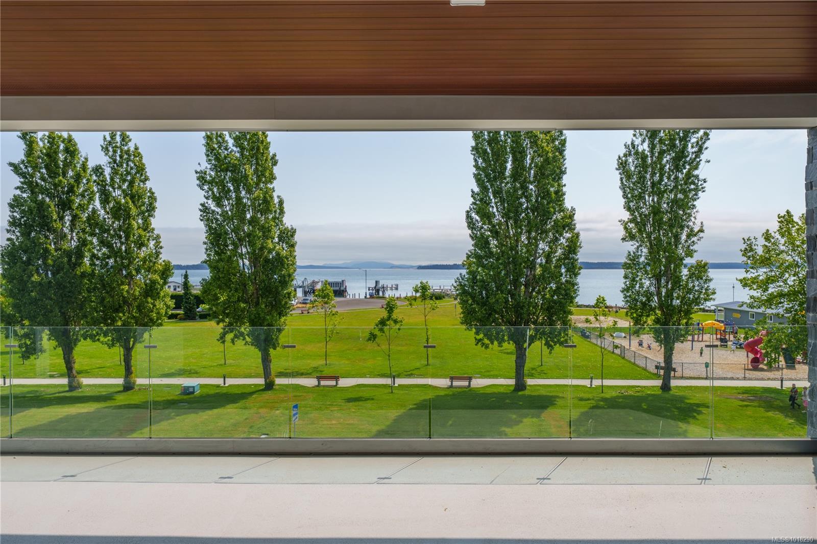 9570 Fifth St Apt 302, Sidney, BC V8L 2W5