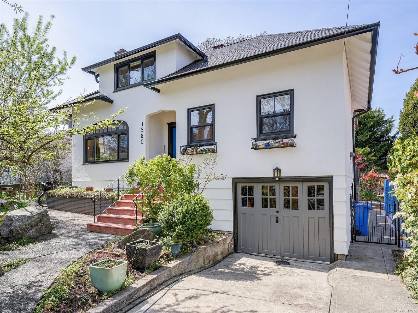 1580 Wilmot Pl, Oak Bay, BC V8R 5S3