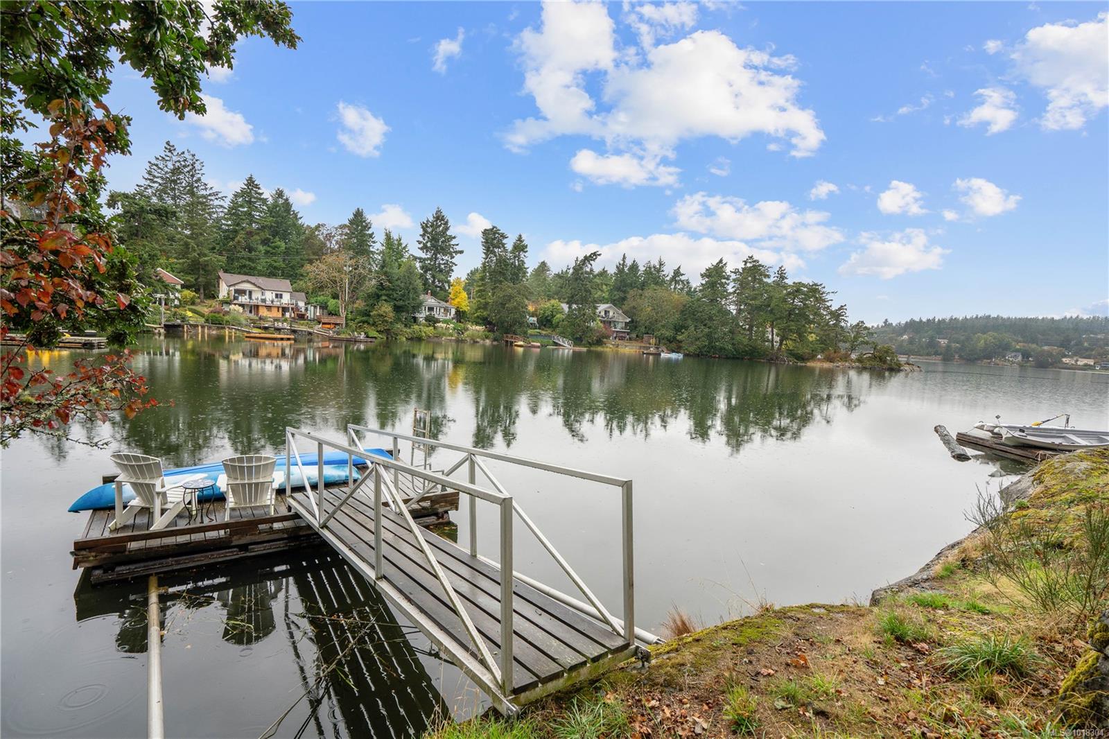 2868 Glenwood Ave, Saanich, BC V9A 2R5
