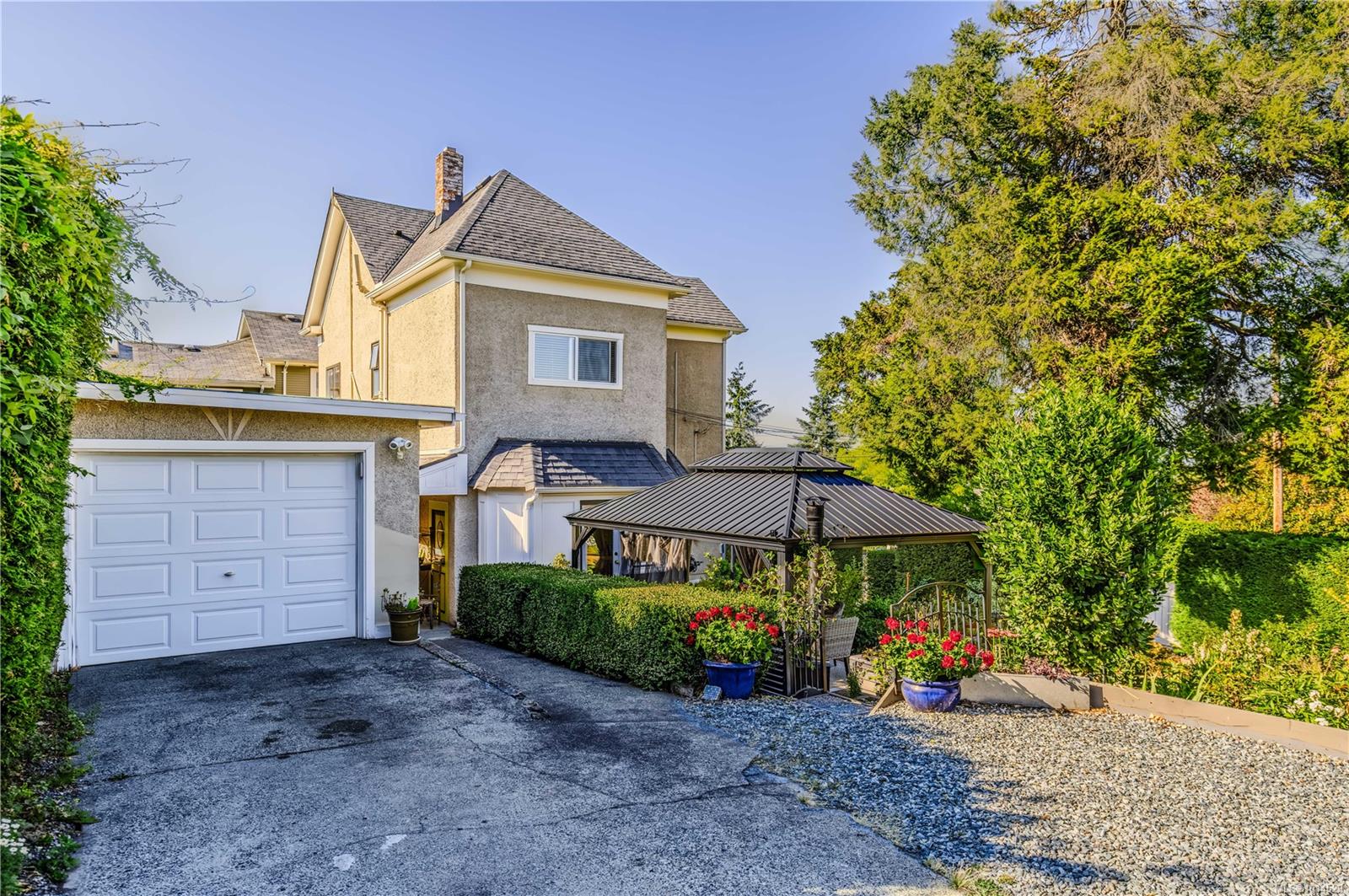 377 Milton St, Nanaimo, BC V9R 2K8