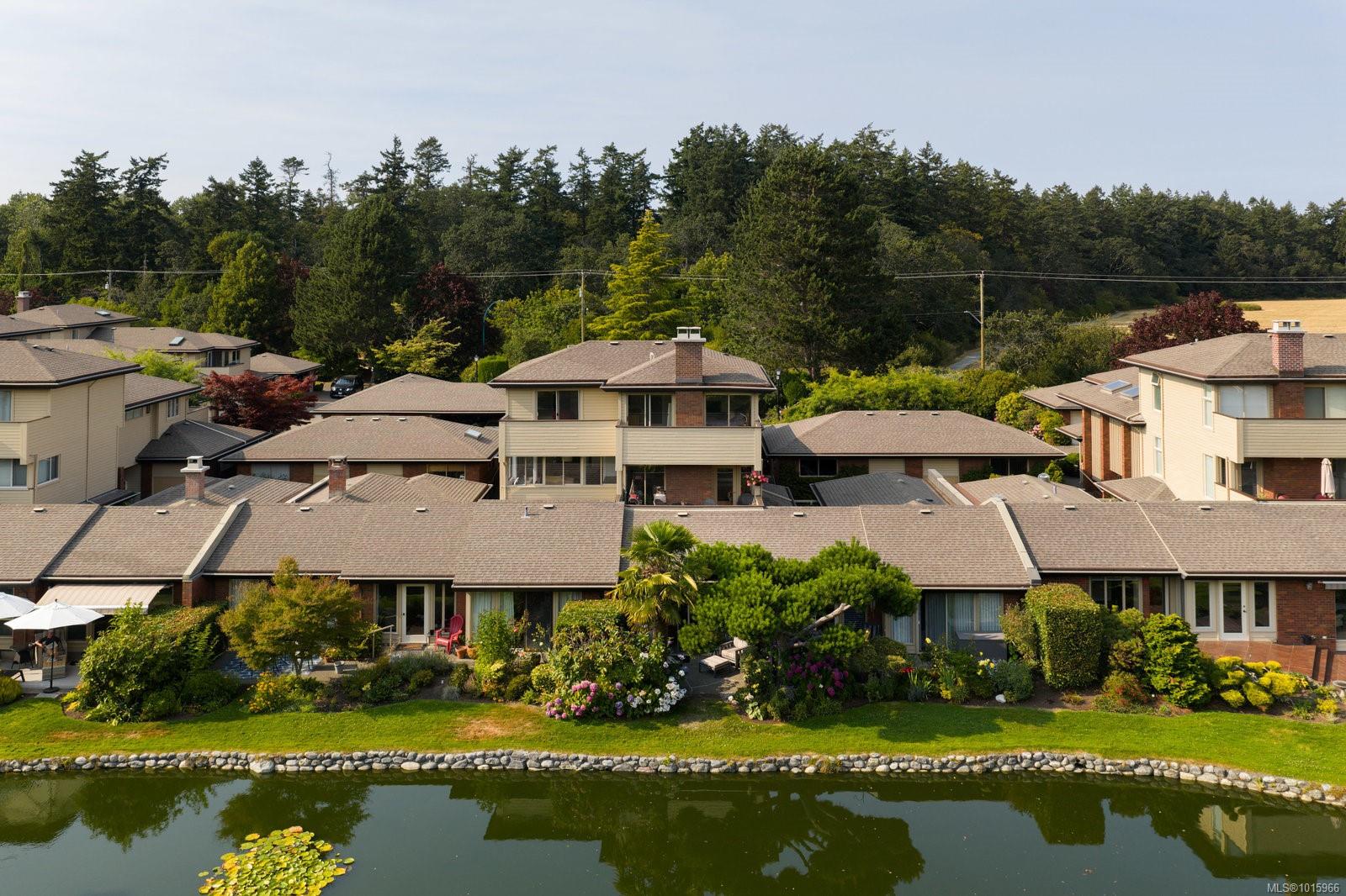 2345 Cedar Hill Cross Rd Apt 124, Oak Bay, BC V8P 5M8