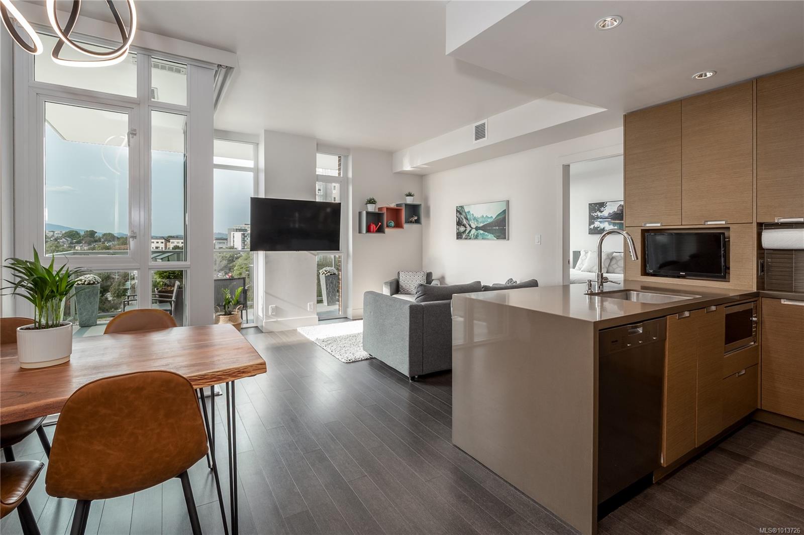83 Saghalie Rd Apt 504, Victoria, BC V9A 0E7