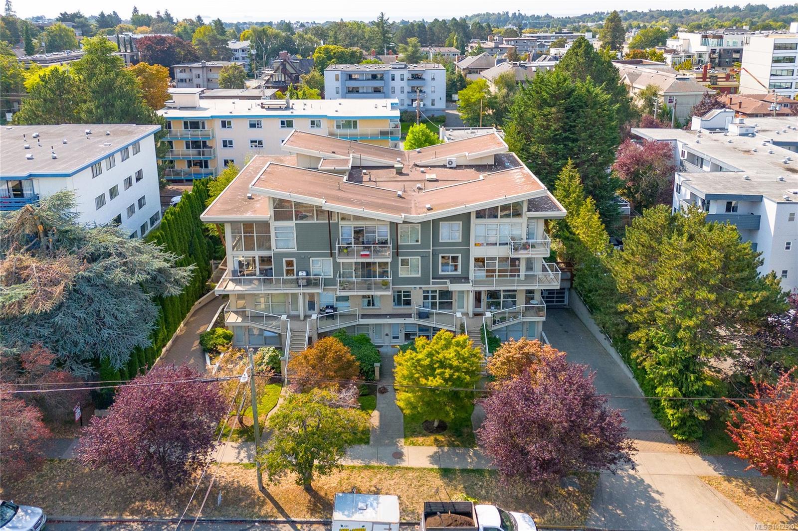 1155 Yates St Apt 303, Victoria, BC V8V 3N1