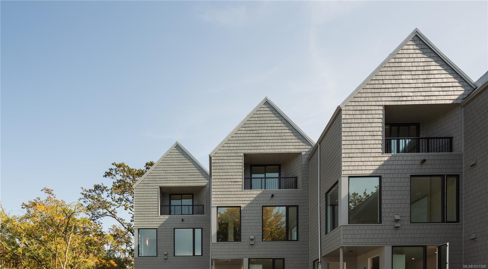 909 Redfern St Apt 3, Victoria, BC V8S 4G6