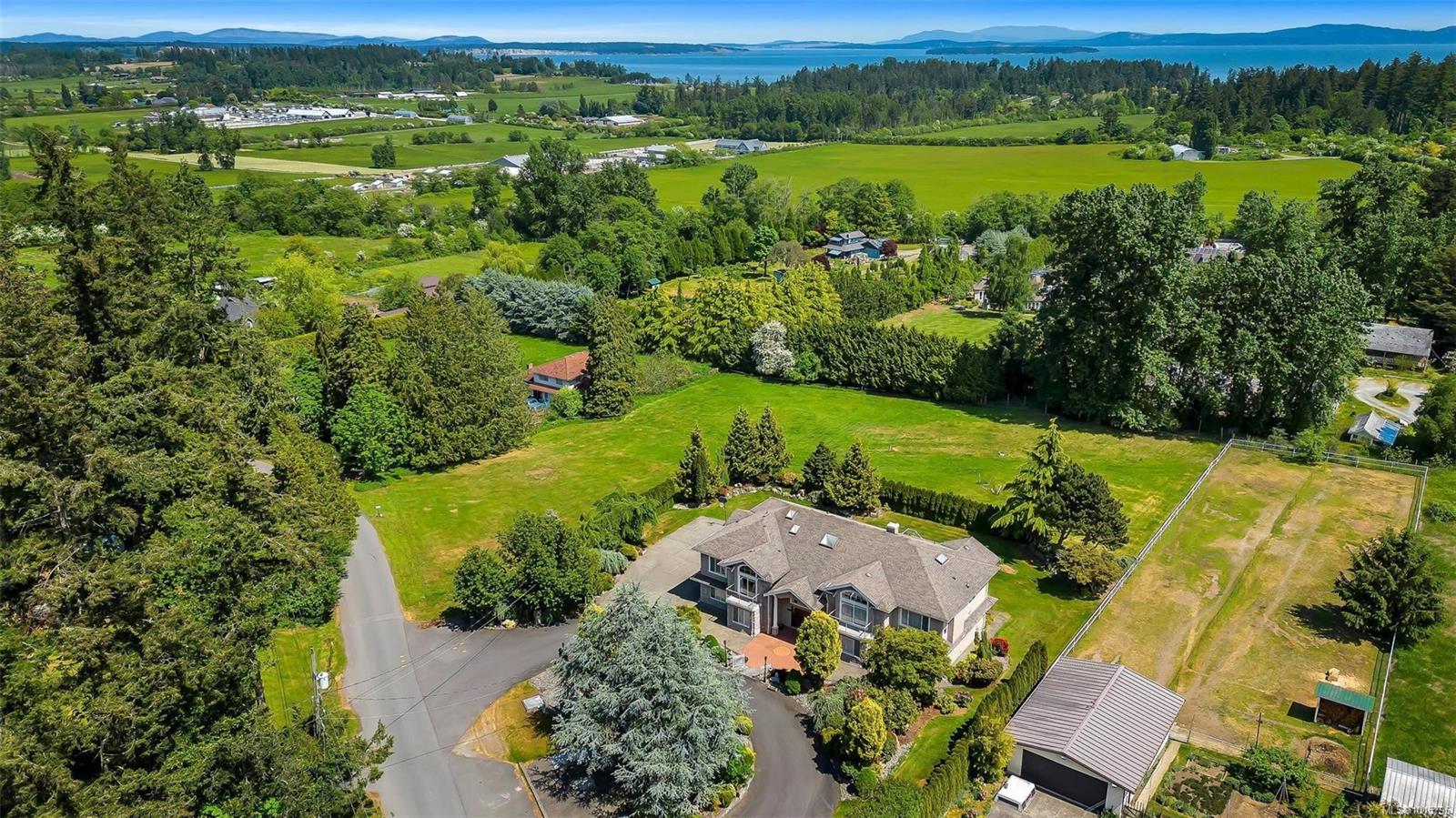 5549 Alderley Rd, Saanich, BC V8Y 1Y1
