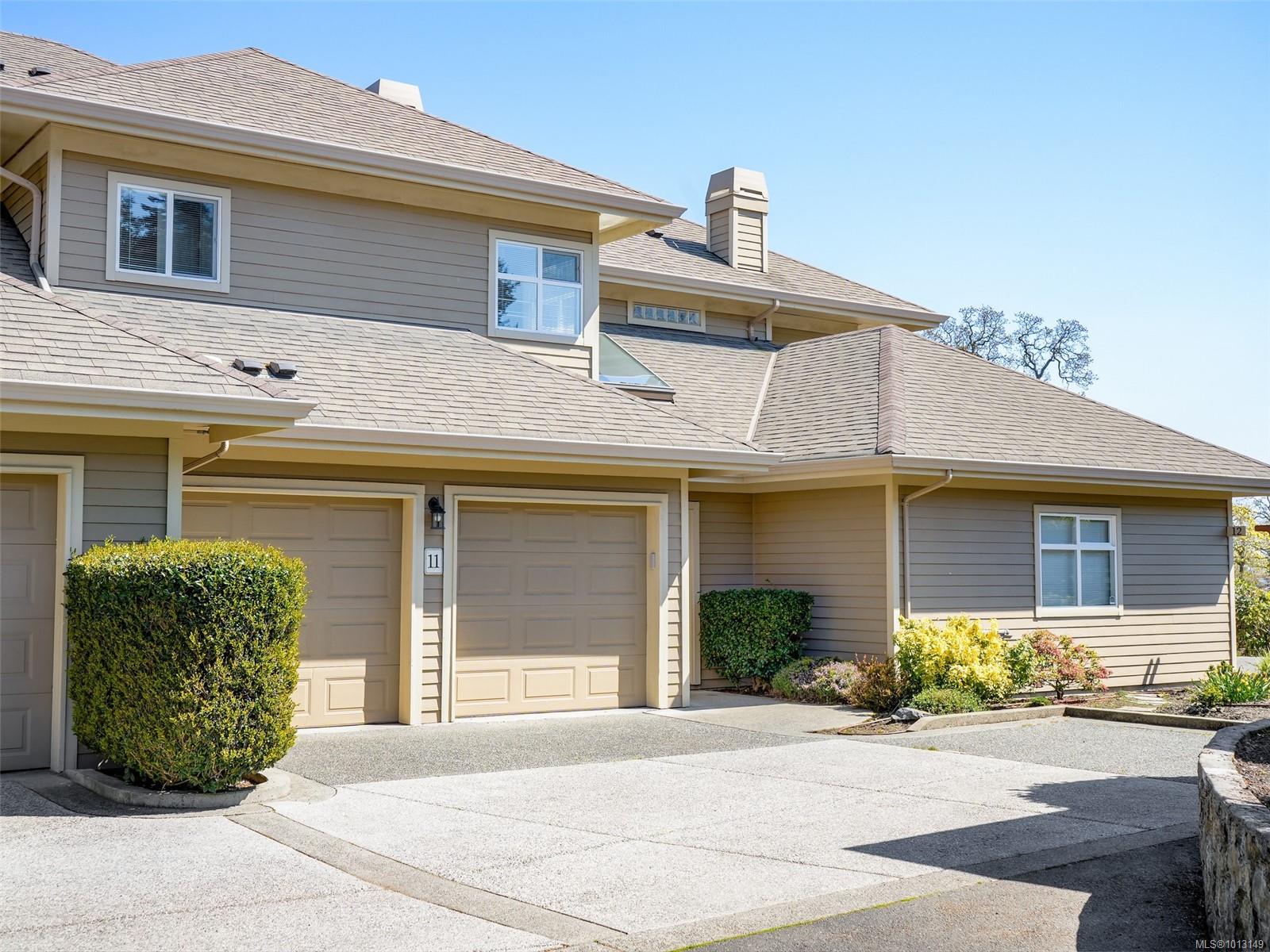 4522 Gordon Point Dr Apt 11, Saanich, BC V8N 6L4