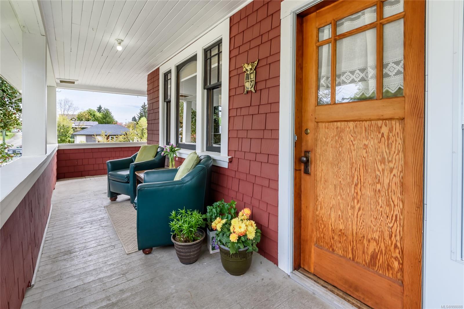 2757 Windermere Ave, Cumberland, BC V0R 1S0