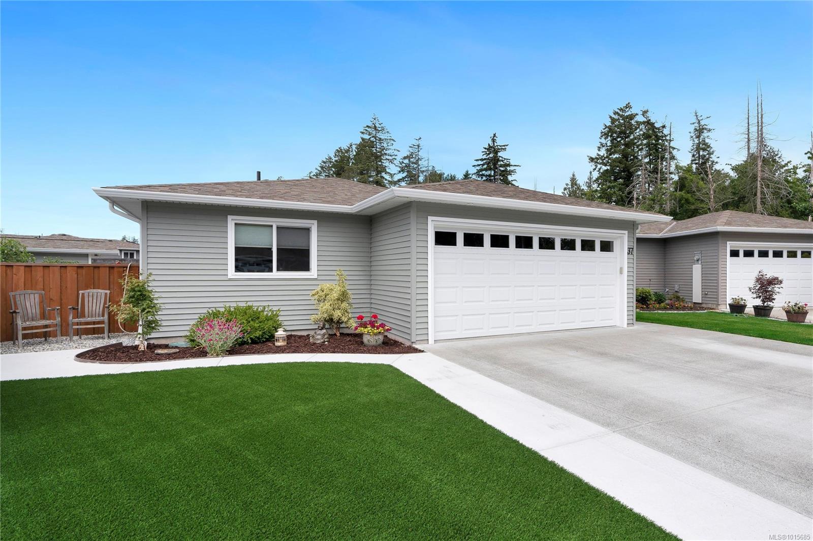 7586 Tetayut Rd Apt 37, Central Saanich, BC V8M 0B4