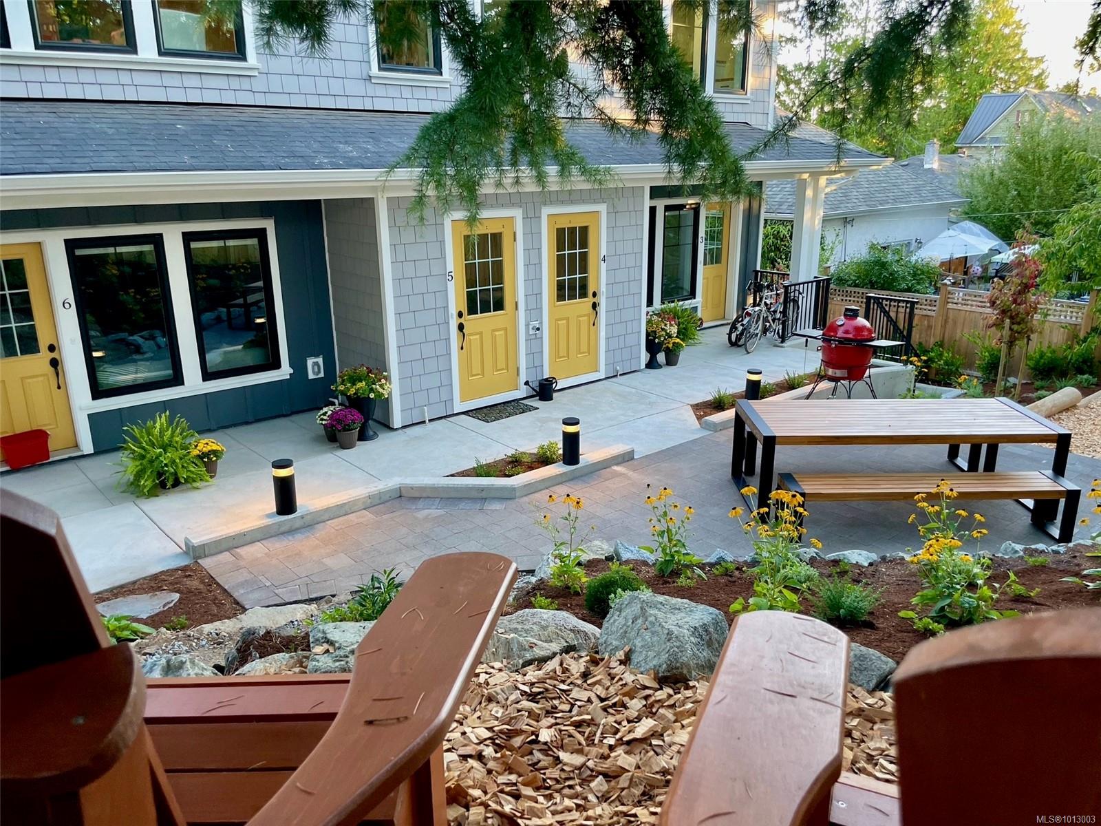 633 Belton Ave Apt 4, Victoria, BC V9A 2Z5