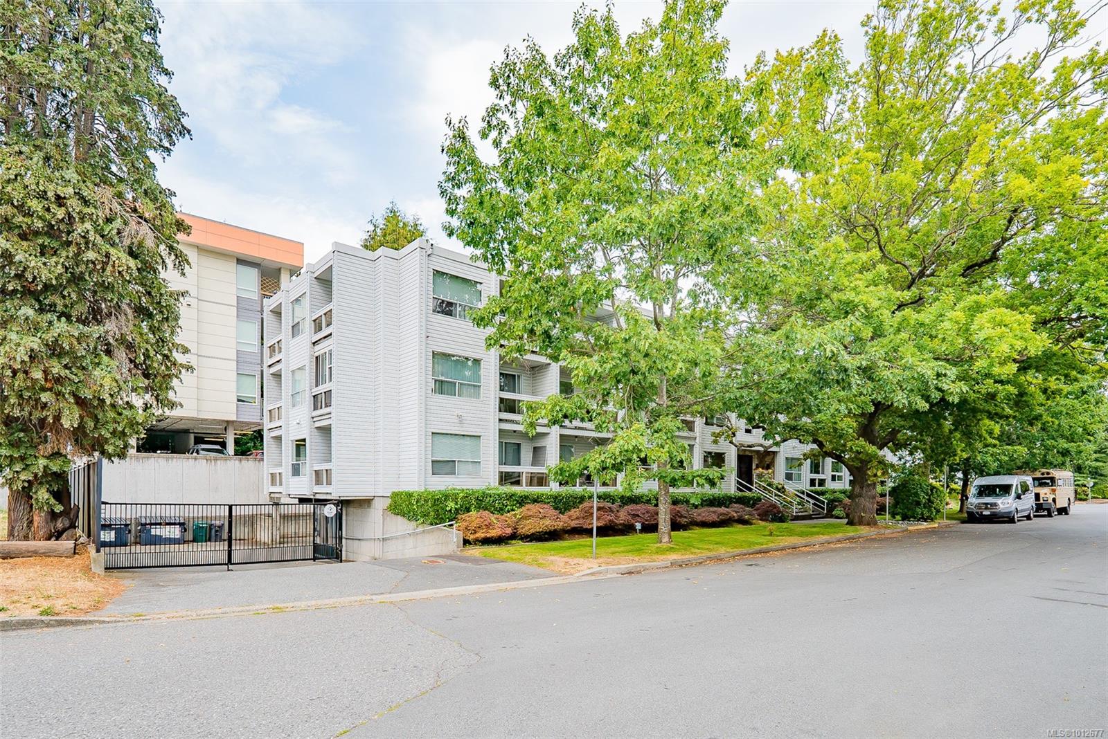 100 Dawes St Apt 205, Nanaimo, BC V9S 1B9