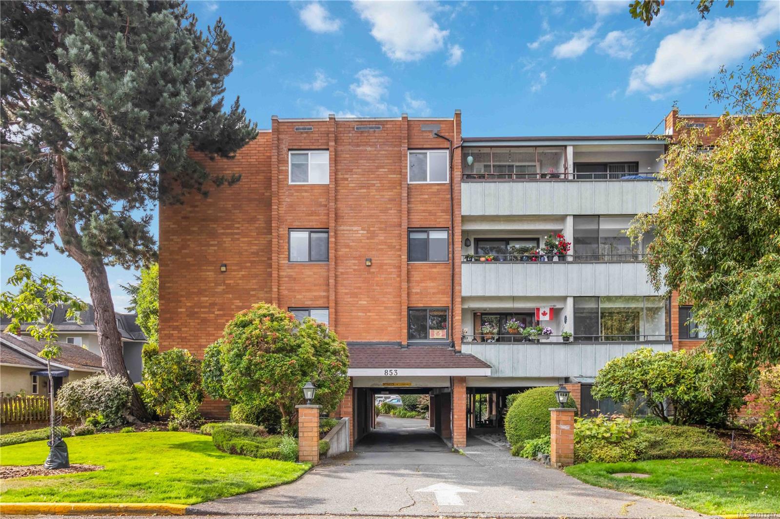 853 Selkirk Ave Apt 307, Esquimalt, BC V9A 2T7