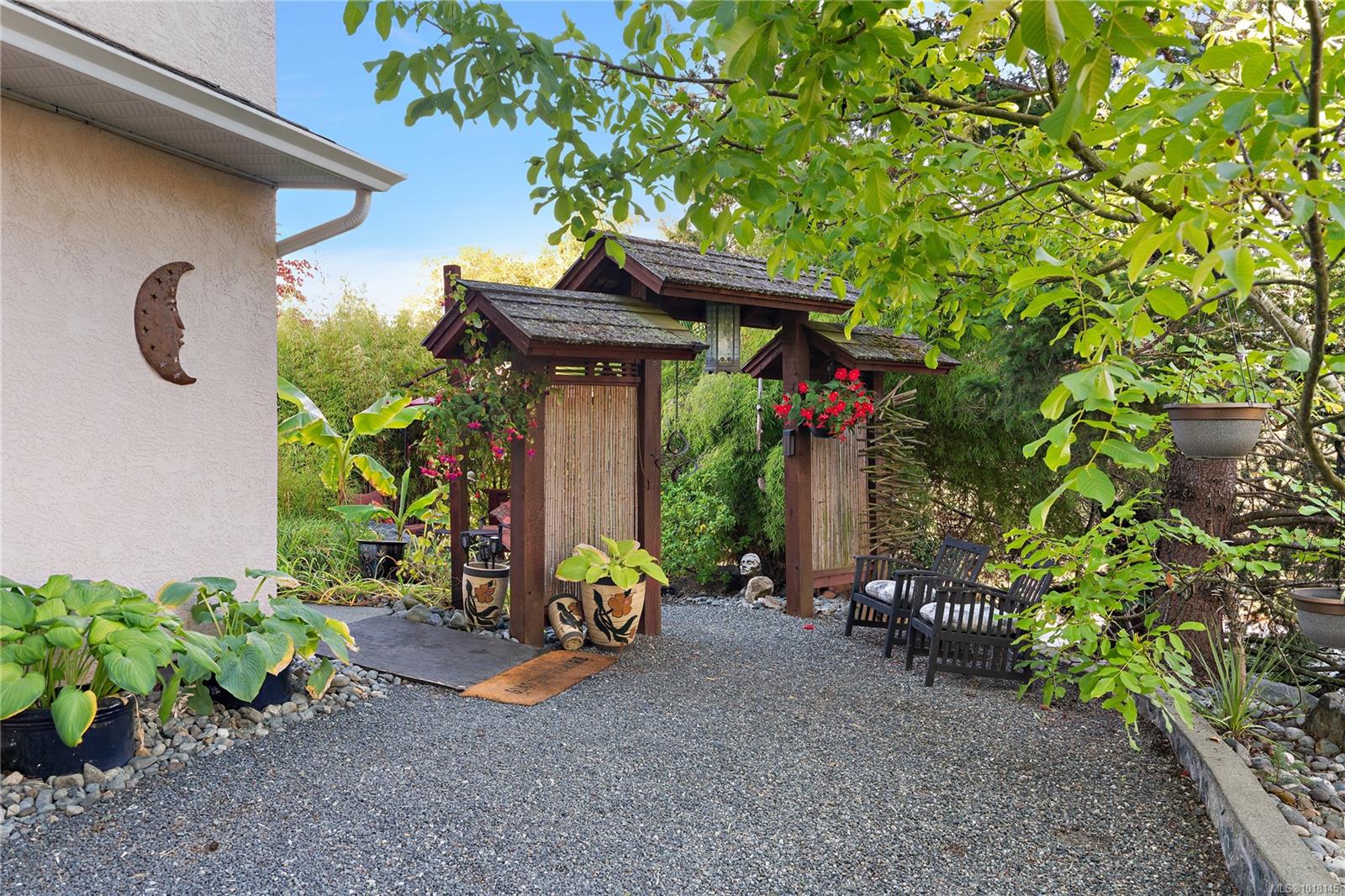 6599 Central Saanich Road #a, Central Saanich, BC V8Z 5V1
