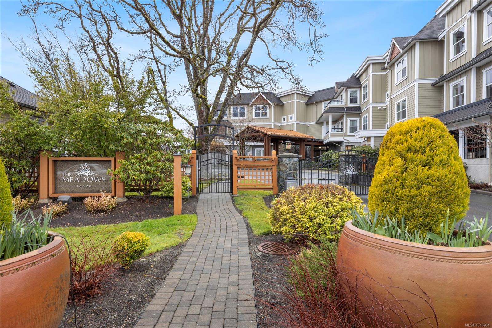 10520 Mcdonald Park Rd Apt 108, North Saanich, BC V8L 5S6