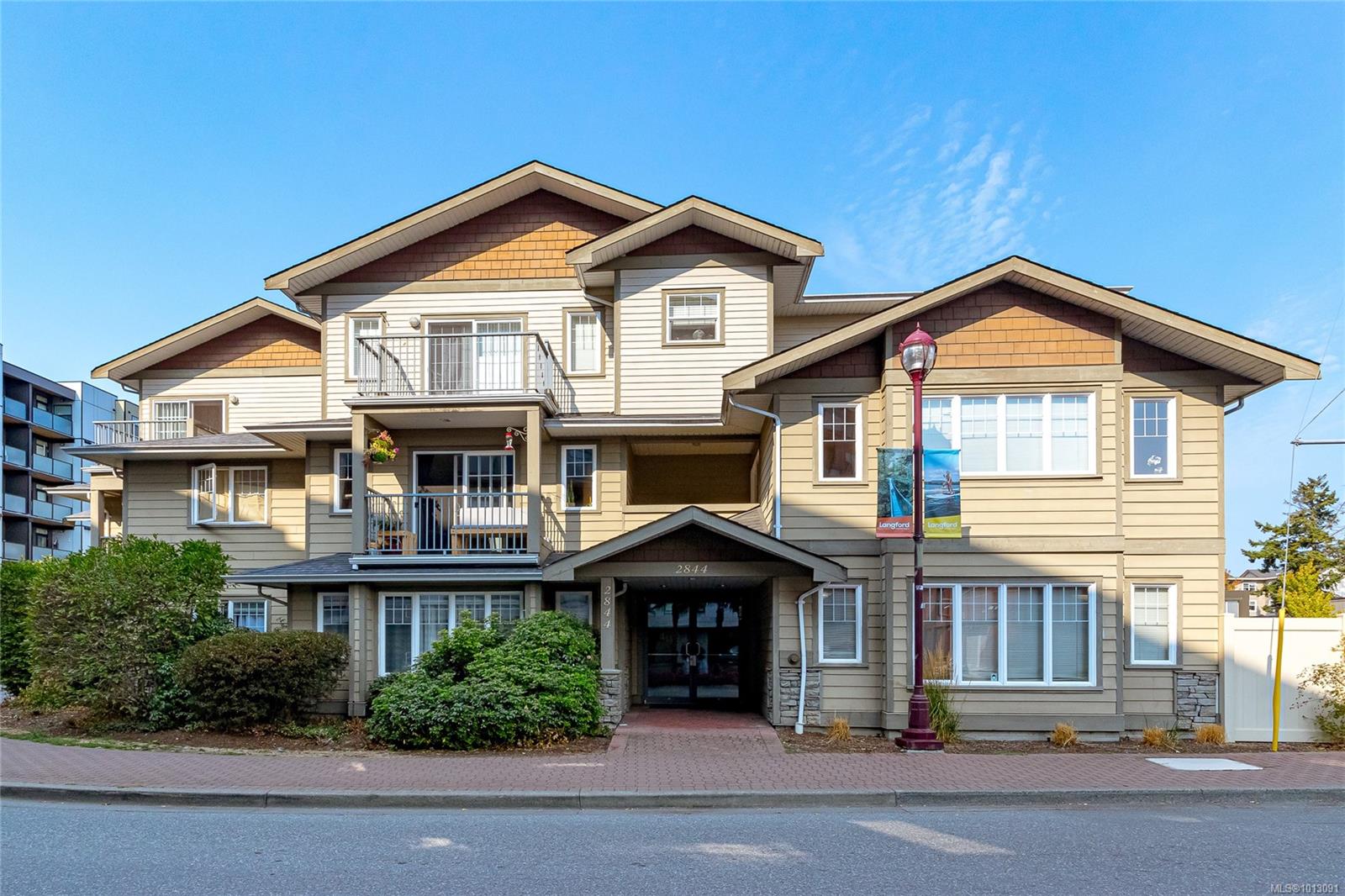 2844 Bryn Maur Rd Apt 203, Langford, ON L1L 1L1