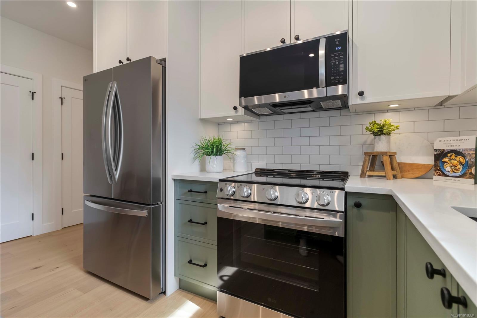 633 Belton Ave Apt 1, Victoria, BC V9A 2Z5