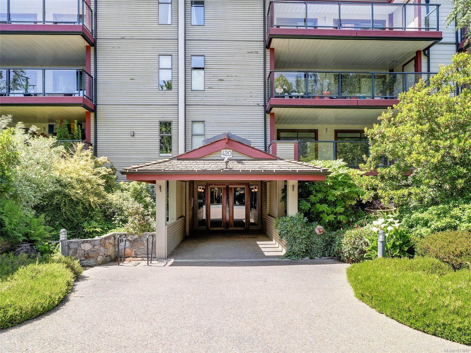 420 Parry St Apt 403, Victoria, BC V8V 2H7