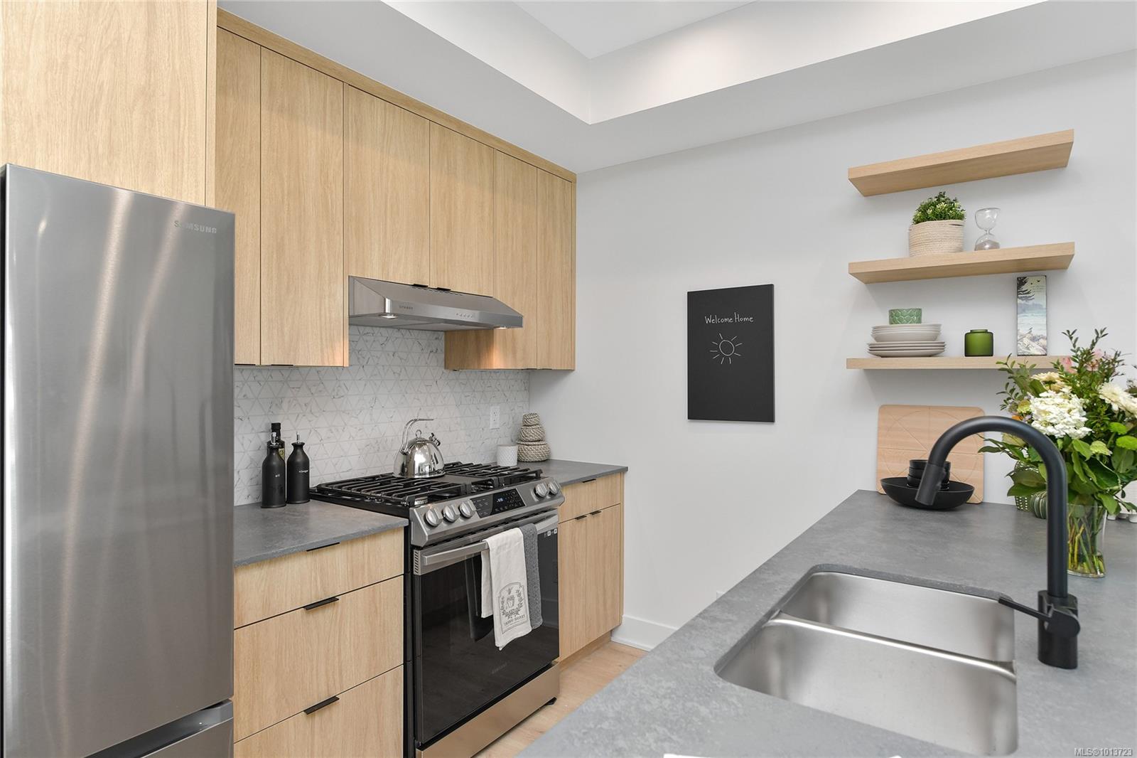 1114 Samar Cres Apt 207, Langford, BC V9B 7C5