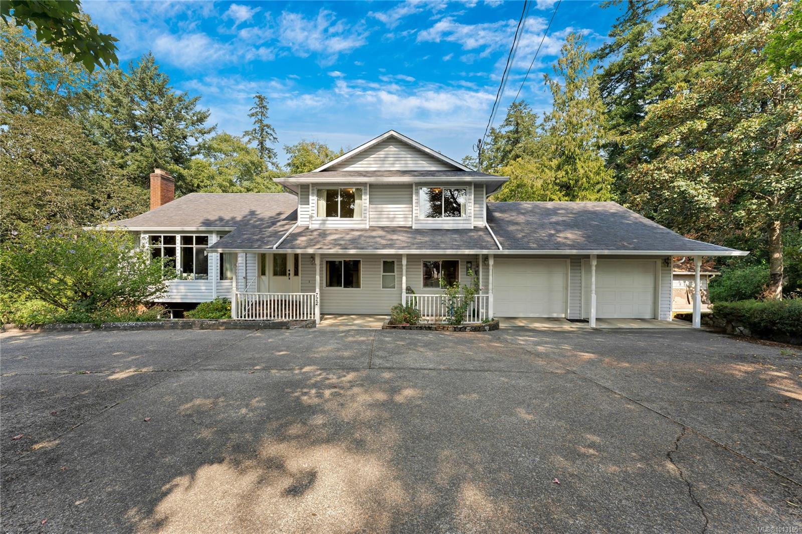 722 Miller Ave, Saanich, BC V8Z 3C8