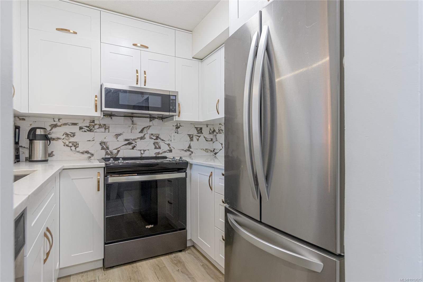 1906 Bowen Rd Apt 10, Nanaimo, BC V9S 5S6