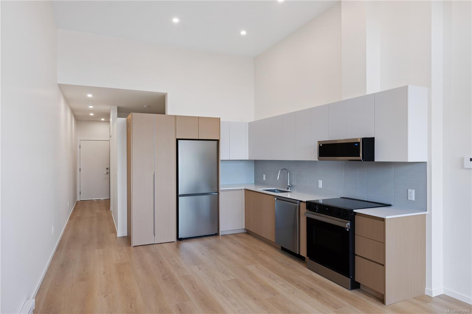2374 Oakville Ave Apt 207, Sidney, BC V8L 1V5