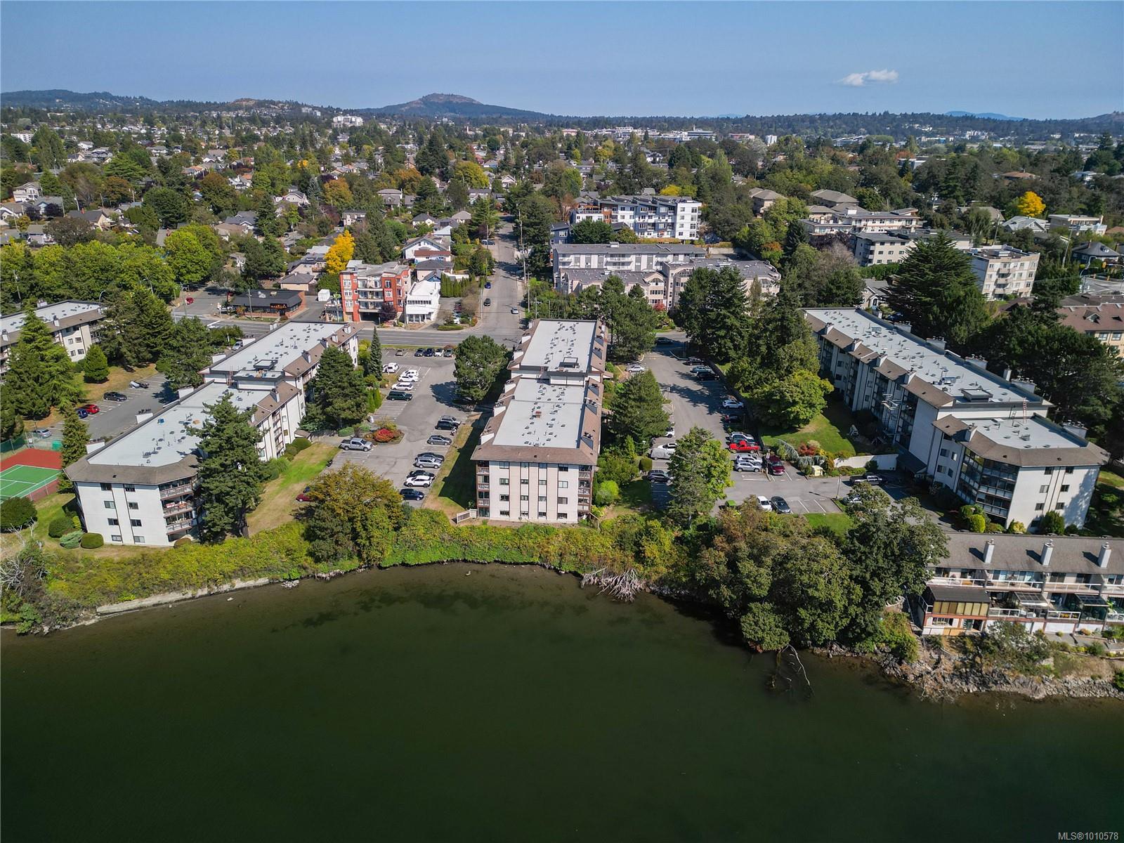 71 Gorge Rd W Apt 402, Saanich, BC V9A 1L9