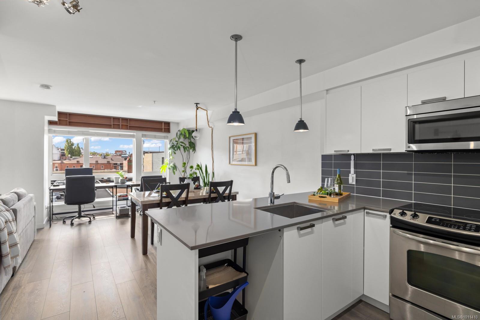 517 Fisgard St Apt 409, Victoria, BC V8W 0C5