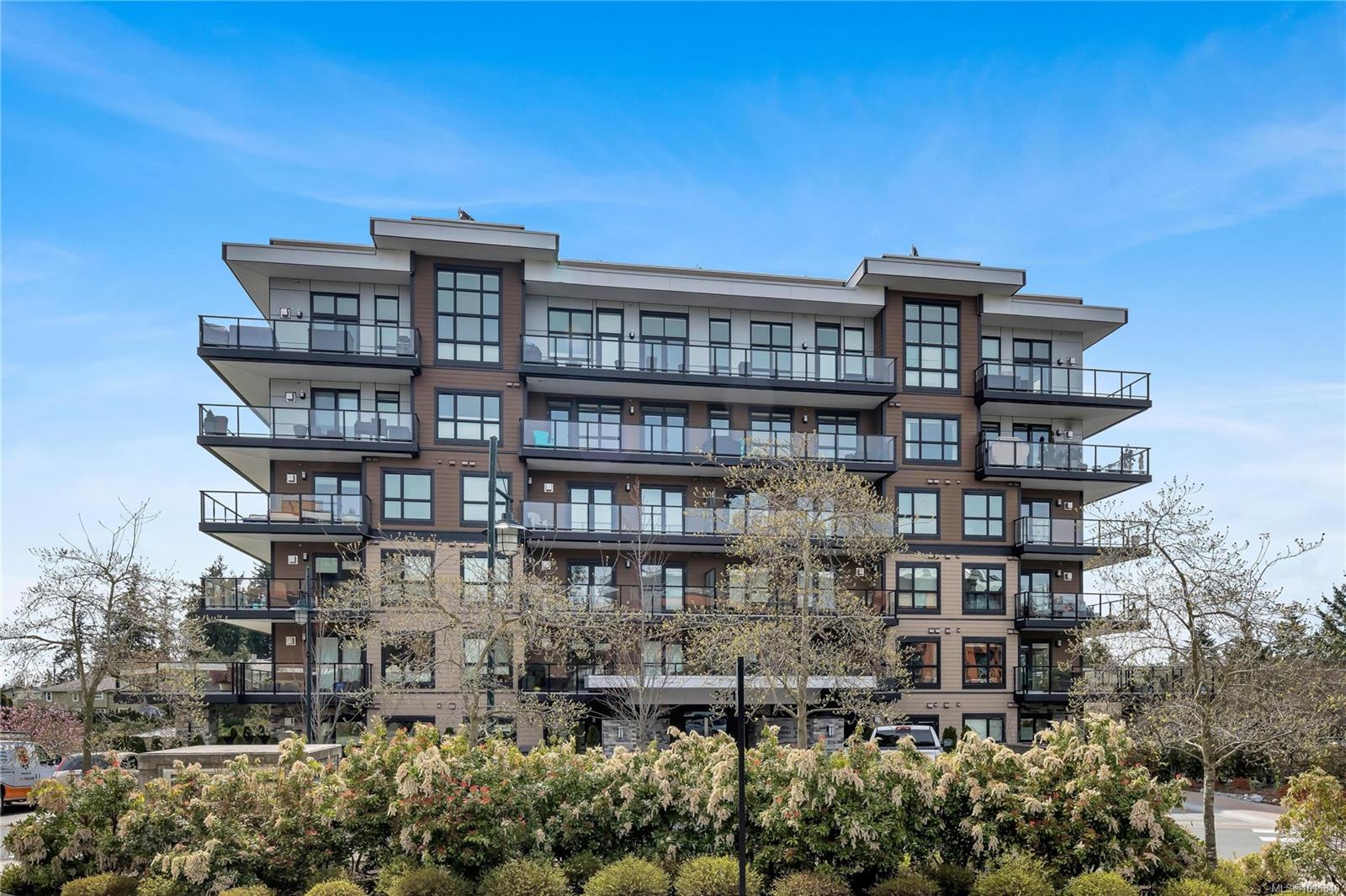 741 Travino Lane Apt 204, Saanich, BC V8Z 0G3