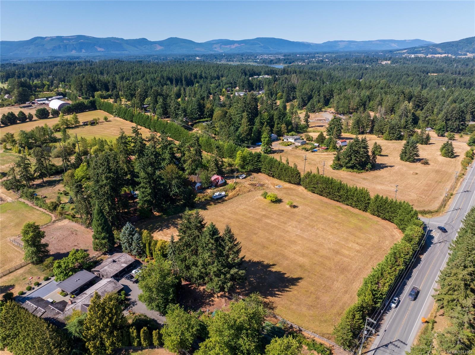 6883 Lakes Rd, Duncan, BC V9L 5W4